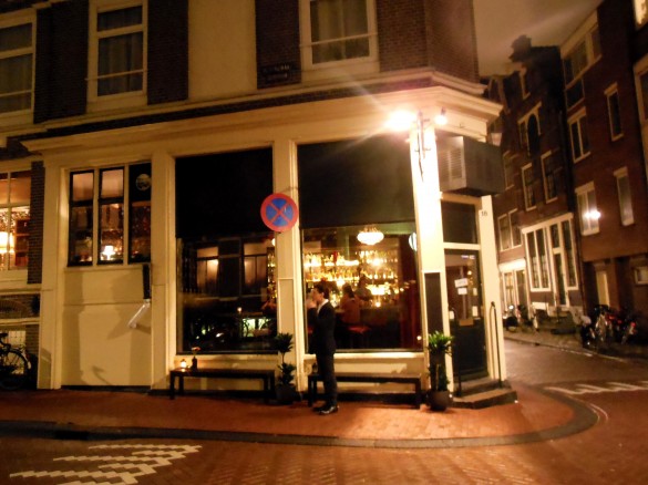 Cocktails in Amsterdam at cocktailbar Hiding in Plain Sight (HPS)