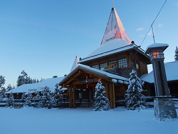 santaclaus-village-lapland-finland