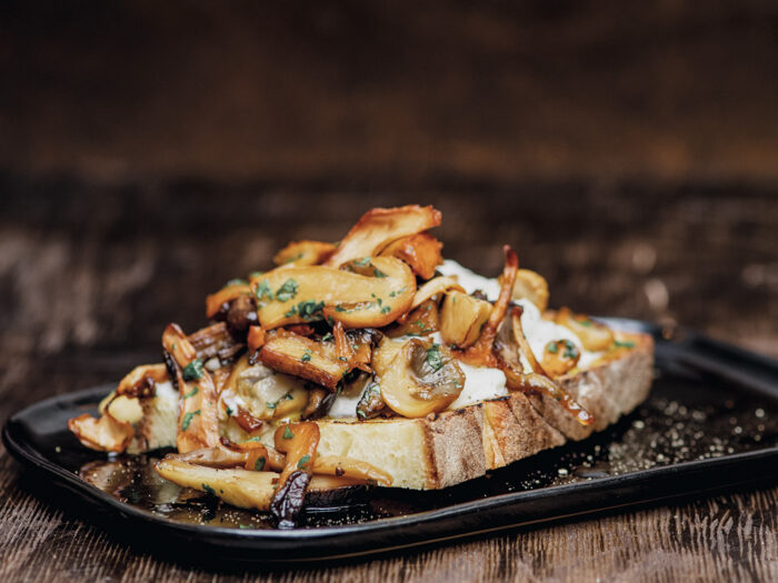 Recept: Bruschetta met burrata en paddenstoelen