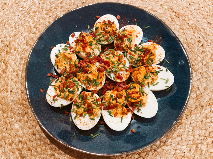 spicy deviled eggs recept