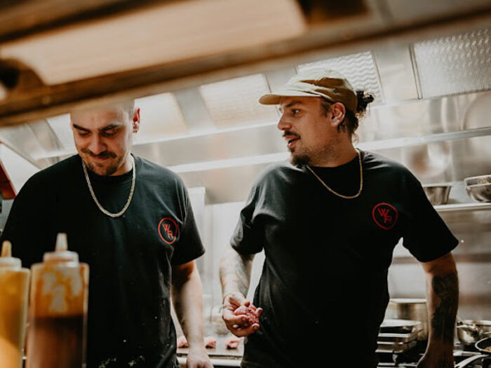 baut x stooges burgers op 13 april