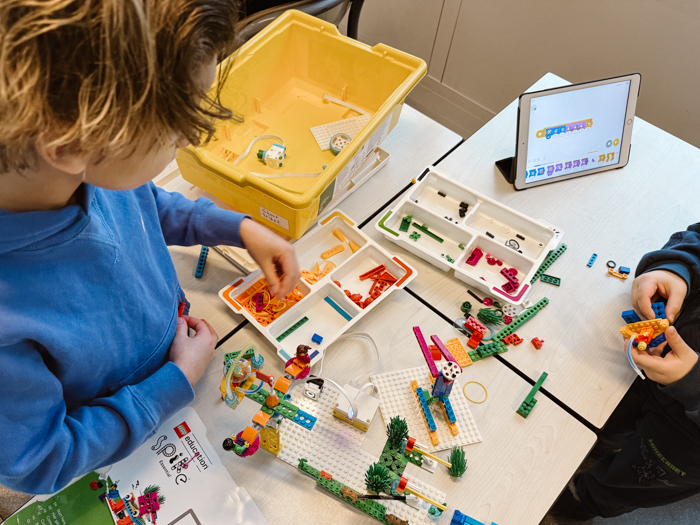 Bricks & Robots is een cursus programmeren voor kinderen vanaf 6 jaar door heel Nederland
