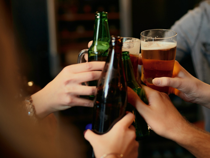 wk kijken in amsterdam met vrienden op groot scherm