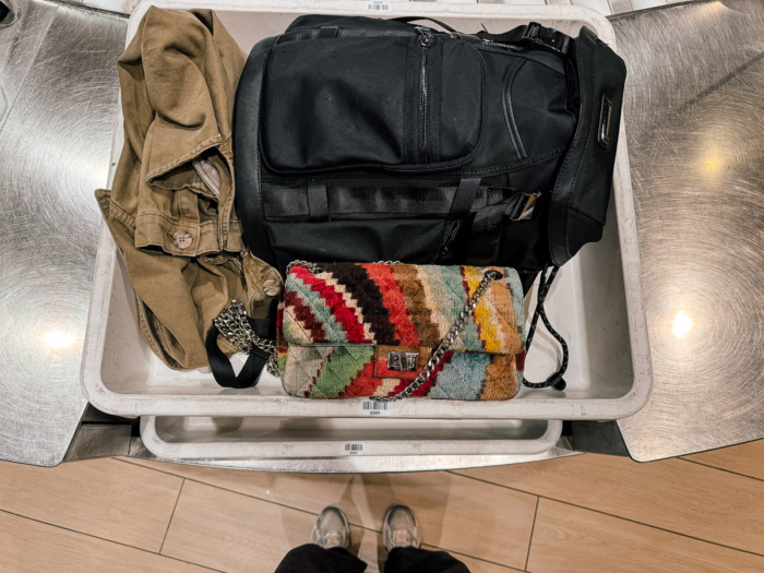 Dit artikel gaat over de beste travel hacks en tips voor Schiphol Amsterdam